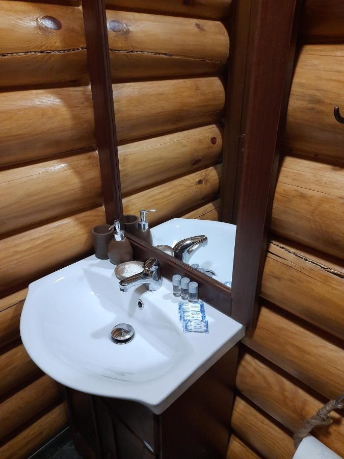 Къщи За Гости Под Звездите بامبوروفو المظهر الخارجي الصورة